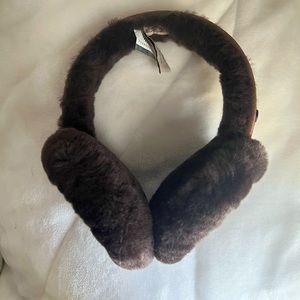 Ugg earmuffs in dark brown 🖤